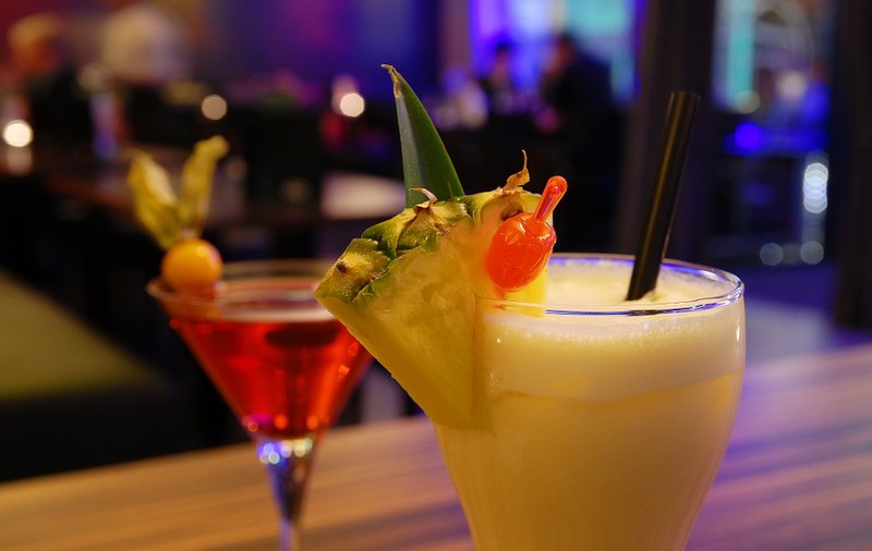 O britanică a orbit, după ce a băut un cocktail în Grecia. Cu ce era amestecată votca din băutura sa