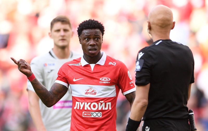 Fostul internațional olandez Quincy Promes a fost condamnat la un an și jumătate de închisoare cu executare, după ce și-a înjunghiat vărul. Fotbalistul joacă în Rusia