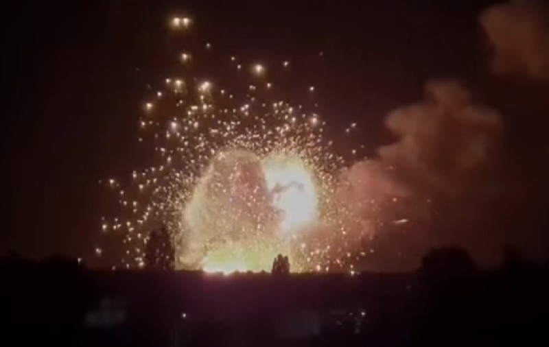 Rusia a atacat un port aflat la granița cu România: explozii uriașe au fost văzute din Tulcea I VIDEO