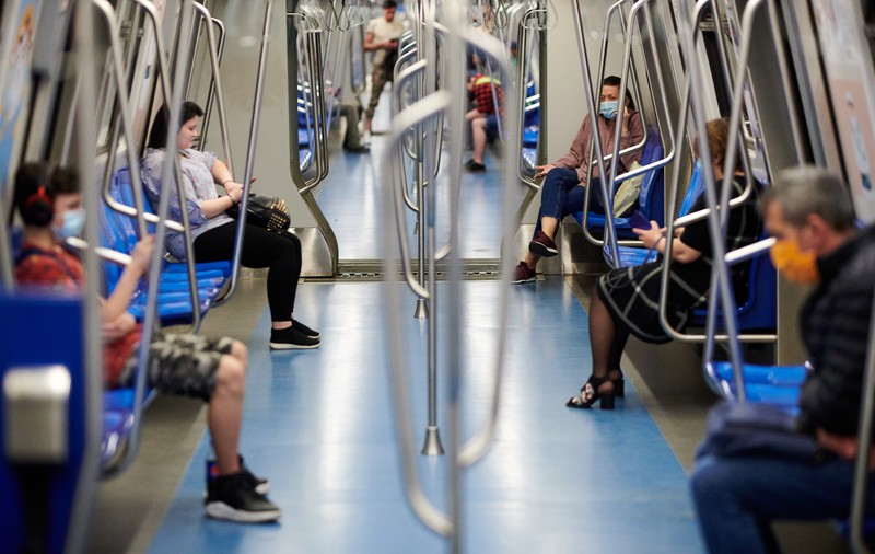 Explicația lui Marcel Vela pentru declaraţia “dacă cineva nu are mască şi strănută în metrou, poate avea dosar penal”