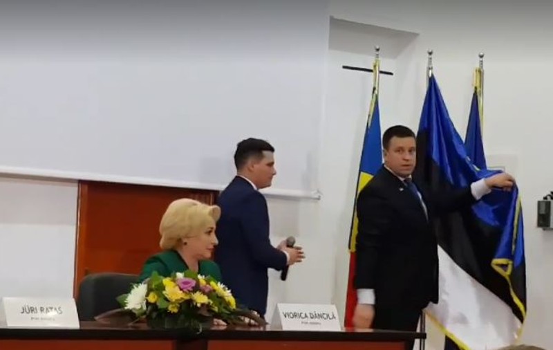 Gafă de protocol, la întâlnirea premierului Dăncilă cu omologul estonian: Drapelul Estoniei a fost arborat greșit (VIDEO)