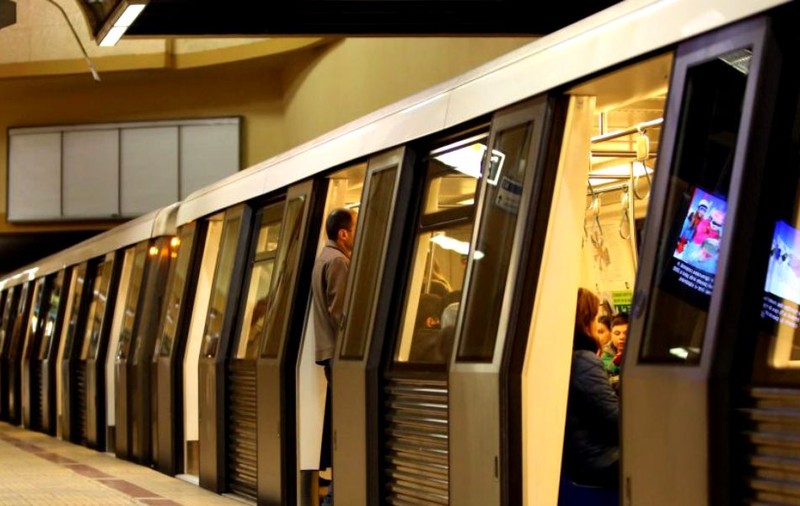 Programul Metrorex și STB de Revelion. Metroul, 16 linii de autobuze și trei linii de tramvai vor circula inclusiv în noaptea de Anul Nou