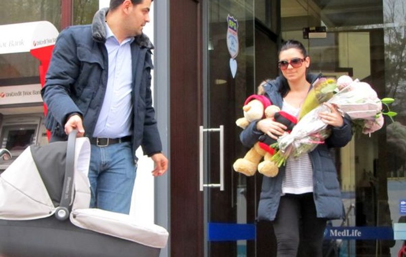 Uite ce mămică frumoasă e Ellie White! Vedeta și-a dus bebelușul acasă! FOTO