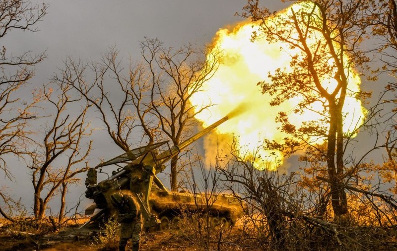 Soldați ucraineni operând operând pe linia frontului, în regiunea Donbas Foto: Hepta