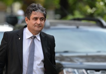 Primarul Gabriel Pleșa a anunțat că vrea să rezolve problema locurilor de parcare din Alba Iulia. Foto: Agerpres&nbsp;