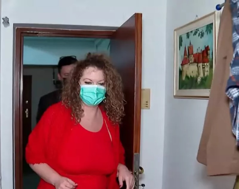 Imagini cu apartamentul în care locuiește Viorel Lis cu soția Oana. Ea a fost nevoită să vândă lucruri din casă pentru a face rost de bani