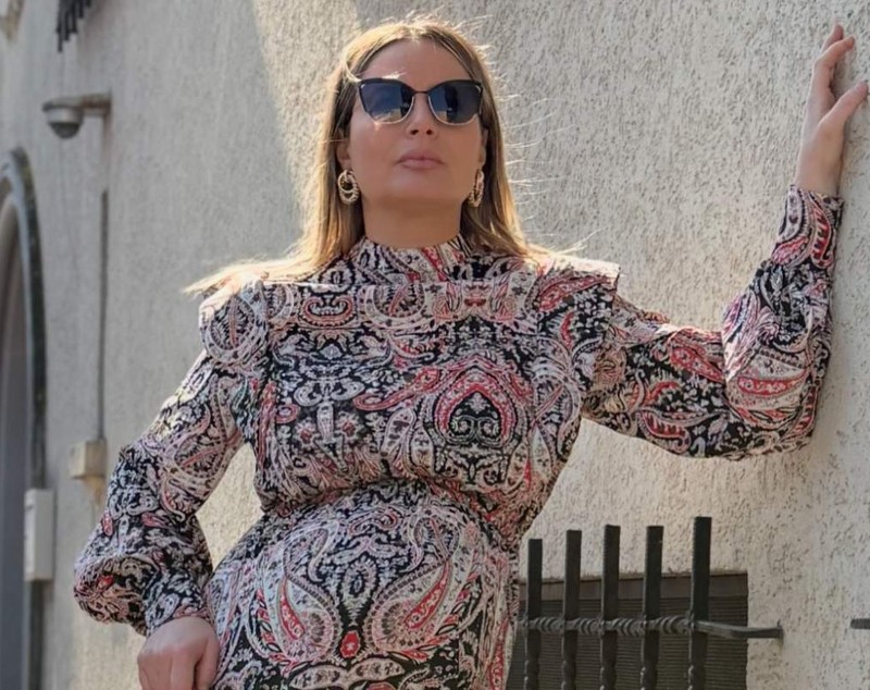 Noi imagini cu Laura Cosoi însărcinată în luna a șaptea. Cum a apărut vedeta pe stradă. „Trăiesc cea mai bogată viață într-o rochie second-hand”