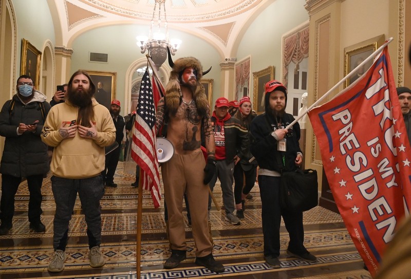 Suporterii lui Donald Trump în timpul asaltului asupra Capitoliului | Foto: Profimedia