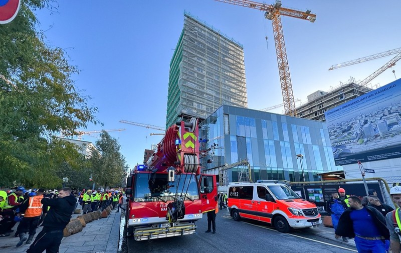 Cel puțin trei morți la Hamburg, unde s-au prăbușit schelele cu muncitorii care lucrau pe unul dintre cele mai mari șantiere din oraș