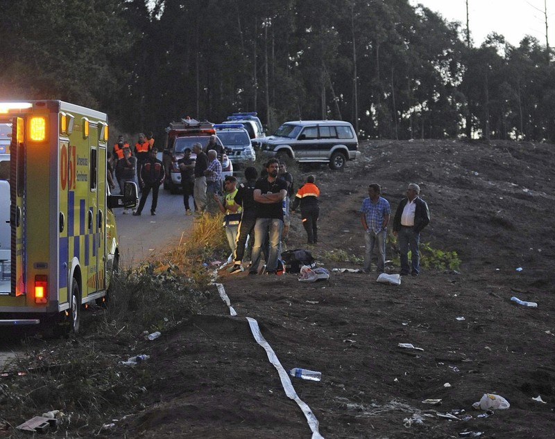 Tragedie în sportul mondial! Un bolid a spulberat 20 de oameni, la un raliu! ^6 persoane au murit, iar alte 10 sunt în stare gravă, la spital! La Silverstone, un monopost s-a ridicat trei metri de pe pistă / GALERIE FOTO & VIDEO