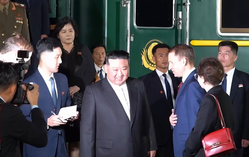 Cum arată la interior trenul blindat cu care Kim Jong Un a mers în Rusia | VIDEO