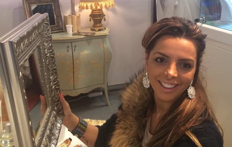 Mădălina Radu a petrecut CÂTEVA ORE la un stand de bijuterii