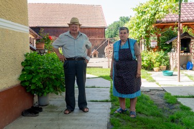 Doi soţi care locuiesc la marginea satului Şercăiţa spun că în zonă sunt doar urşi mici