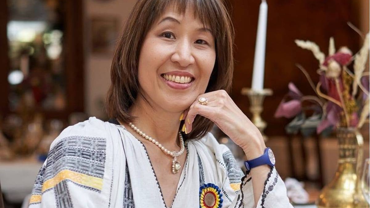 O japoneză a venit în vacanță în România doar cu un rucsac și a rămas 27 de ani. Acum vinde creații de mii de lei. Sursă foto: Ayako Funatsu / Facebook