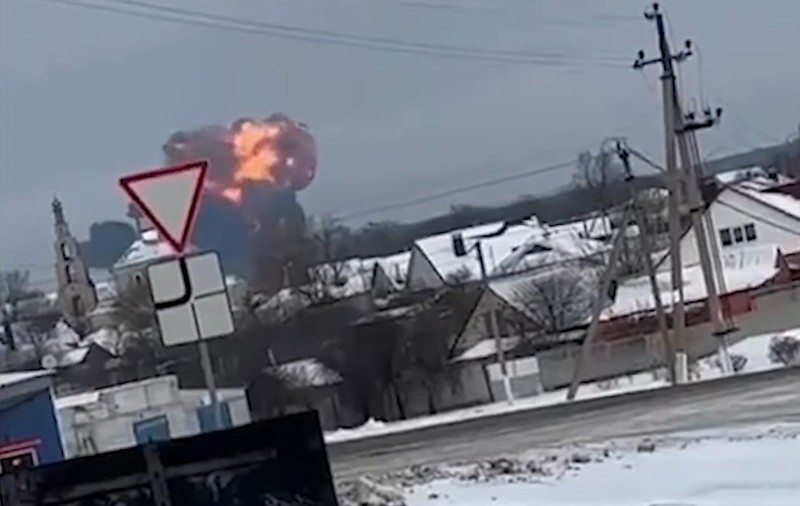 Avion militar rusesc, prăbușit la granița cu Ucraina. Moscova acuză Kievul că l-a doborât și i-a ucis pe cei 65 de prizonieri ucraineni de la bord