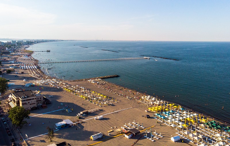 După un început de sezon slab, stațiunile de pe litoral sunt ocupate acum aproape complet. Cele mai aglomerate zone