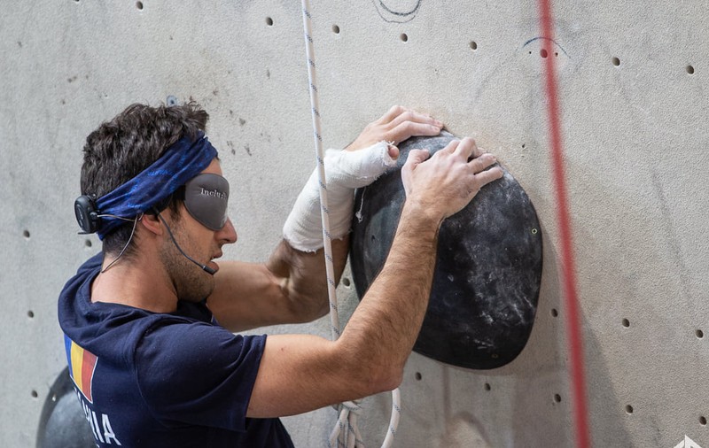 Răzvan Nedu este vicecampion mondial la Paraclimbing. A concurat cu un deget în ghips: „Vă aștept la sală”