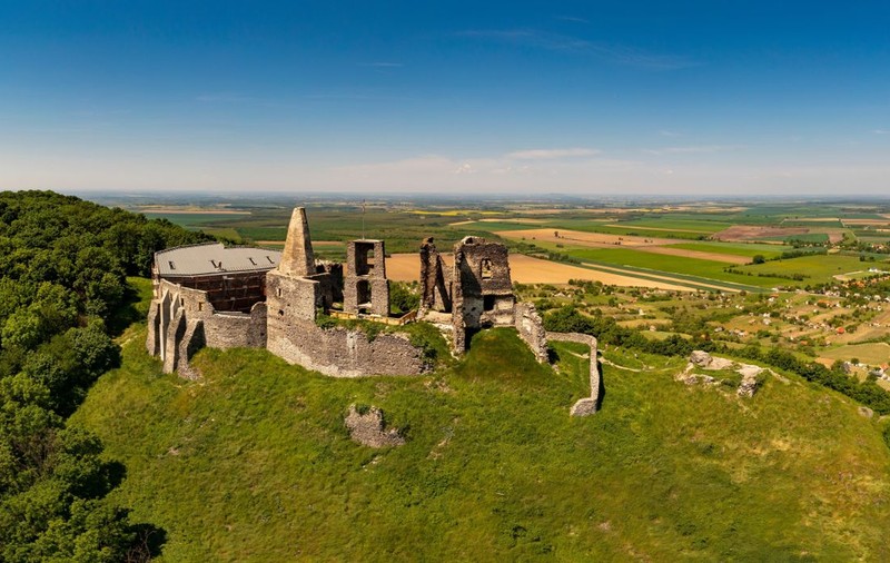 O comoară veche de peste 3.000 de ani, descoperită pe un deal. Sute de artefacte din epoca bronzului, scoase la lumină în Ungaria