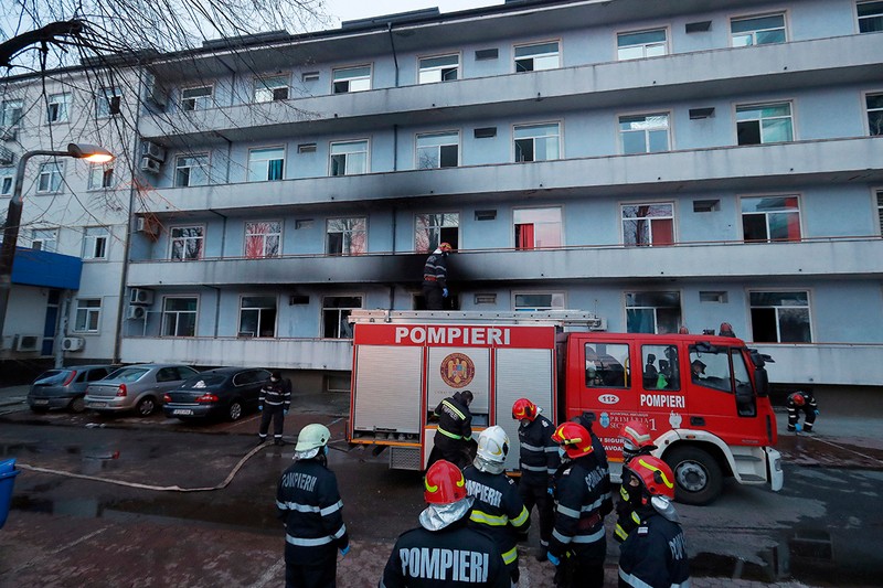 Incendiul de la Spitalul „Matei Balş” | Foto: EPA