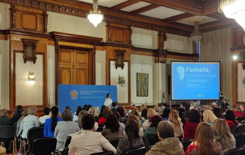 Am întrebat mai multe femei din AUR ce înseamnă pentru ele feminismul: „O propagandă bolnăvicioasă, o brutală aducere a femeii într-o zonă de masculinizare”