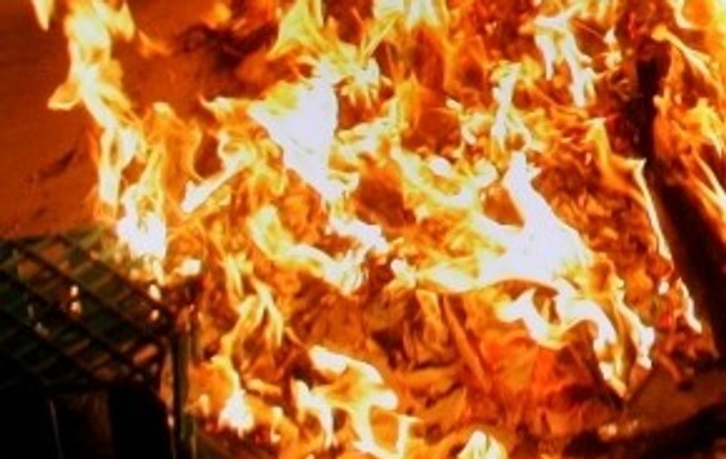 Incendiu la un depozit de mobilă de lângă Gara Basarab