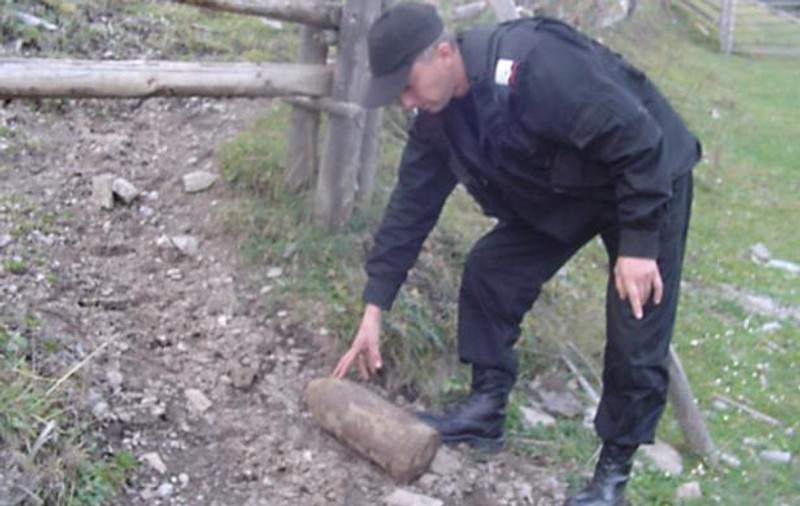 INCREDIBIL! Bombă printre obiectele colectate la un centru de fier vechi