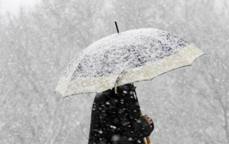 AVERTIZARE METEO. Cod galben de ploi şi ninsori în mai multe zone din ţară