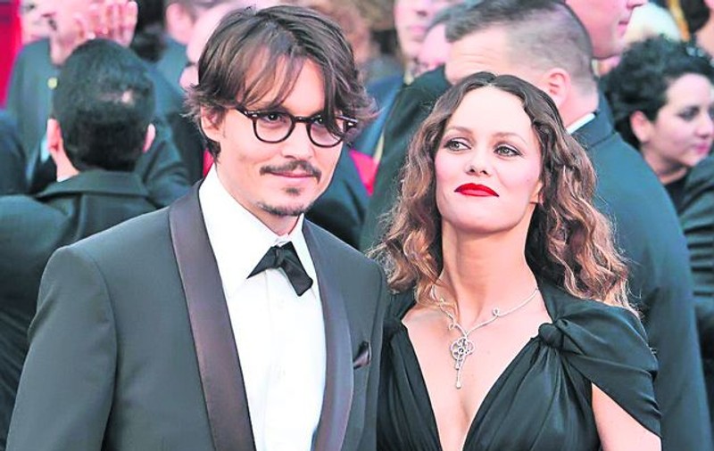 Vanessa Paradis îi ia apărarea lui Johnny Depp: „Nu e violent, tatăl copiilor mei este o persoană iubitoare”