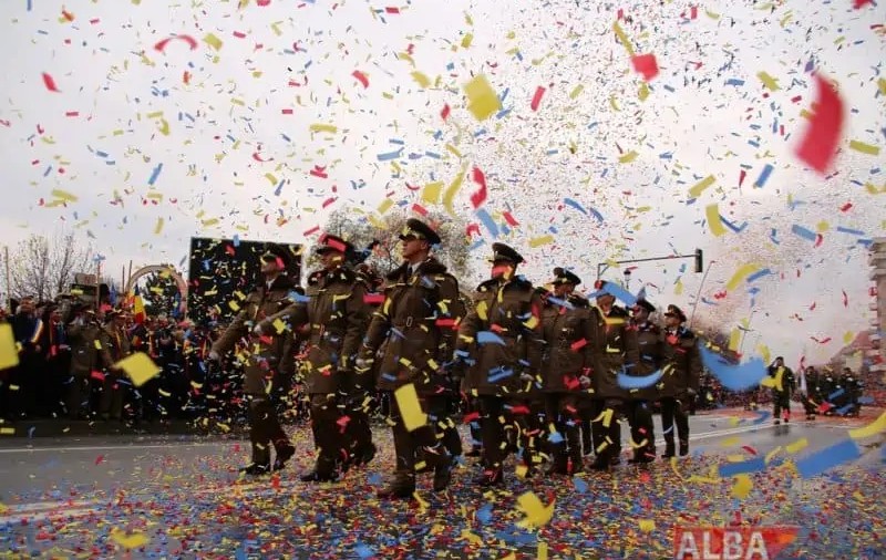Încep  pregătirile pentru 1 Decembrie 2022 - Ziua Națională la Alba Iulia: Paradă militară cu peste 700 de militari, tehnică de luptă și avioane pe cer