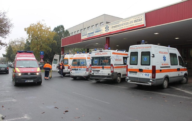 O femeie din Satu Mare îi acuză pe medici de moartea bebeluşului său, după ce i-ar fi apăsat cu coatele pe burtă, la naștere. Ce spune spitalul