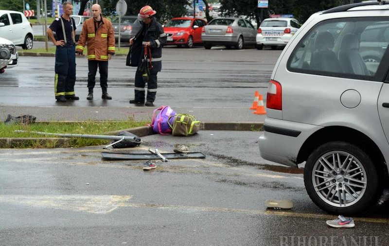 4 fete din Oradea, spulberate pe trotuar de un tânăr, în faţa Poliţiei. Unei fetiţe i-a fost retezat piciorul