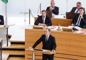 Octavian Ursu, susținând un discurs în parlamentul landului Saxonia. FOTO: octavian-ursu.de