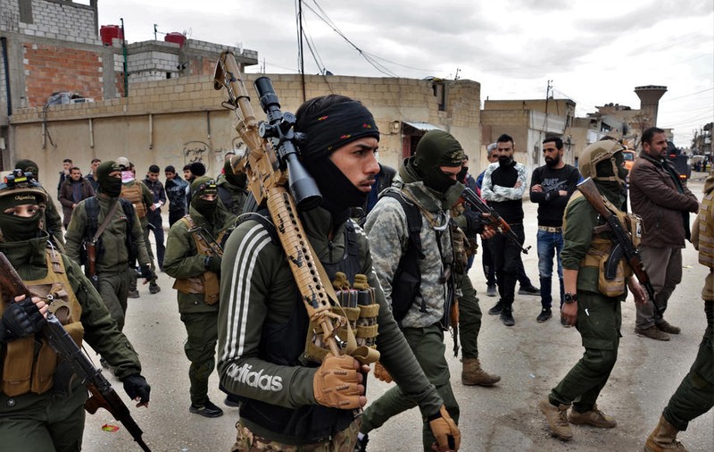 Peste 330 de decese, după ce jihadiștii din Statul Islamic au atacat o închisoare din Siria
