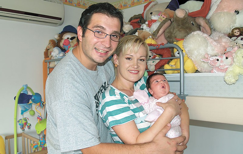 Claudiu Bogdan şi Cristina Coca au ales trei perechi de naşi pentru fetiţa lor