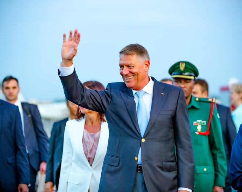 Klaus Iohannis, în Tanzania, a doua țară vizitată în turneul din Africa. Cum a fost întâmpinat - VIDEO