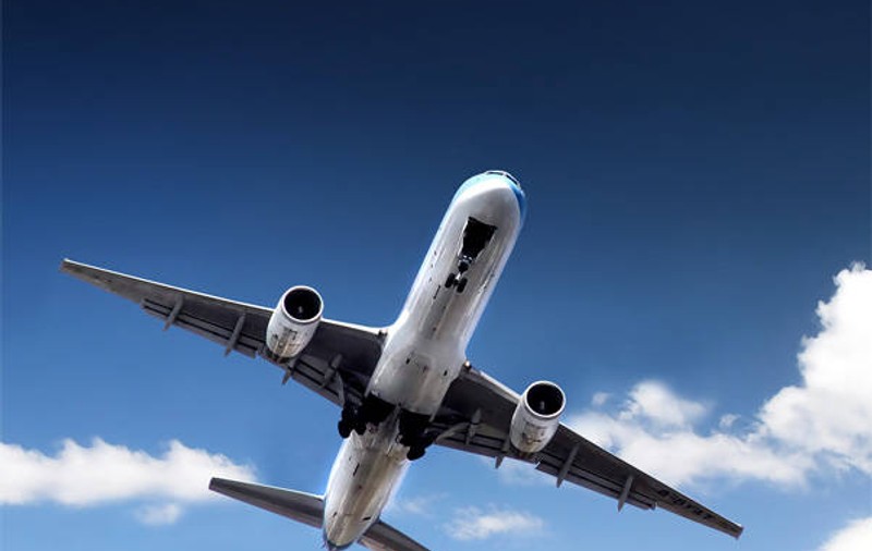 Întârziere de cinci ore la două curse Tarom 