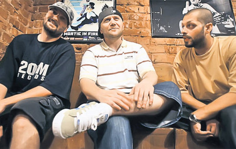 Paraziţii continuă războiul cu Guess Who, într-un concert exploziv