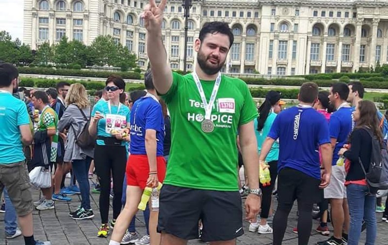 VIDEO / Sezonul și maratonul. Bogdan Nicolai, scenaristul de la Vocea României, aleargă ca să fie un om mai bun