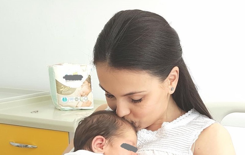 Anca Serea, la plimbare cu cel mai nou membru al familiei. Vedeta l-a sos pe Moise în parc