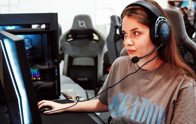 „Lunetista” Ana din Rădăuți, desemnată jucătoarea anului la Counter Strike: „Am vrut să le demonstrez tuturor că și fetele pot juca bine”