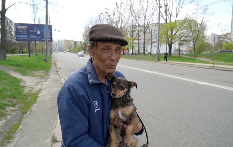 „Nu am vrut să devin sclavul lor”. Un bărbat de 61 de ani a fugit pe jos din Mariupolul asediat la Zaporojie