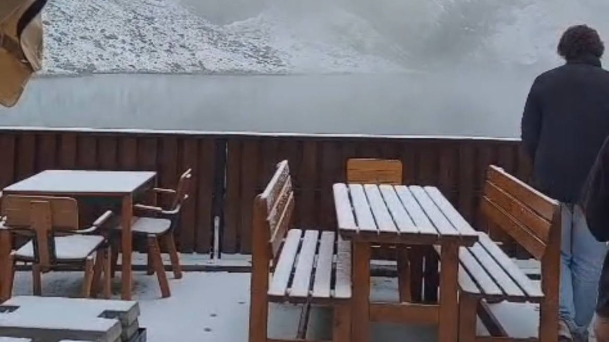 Primul strat de zăpadă s-a așternut la Bâlea Lac