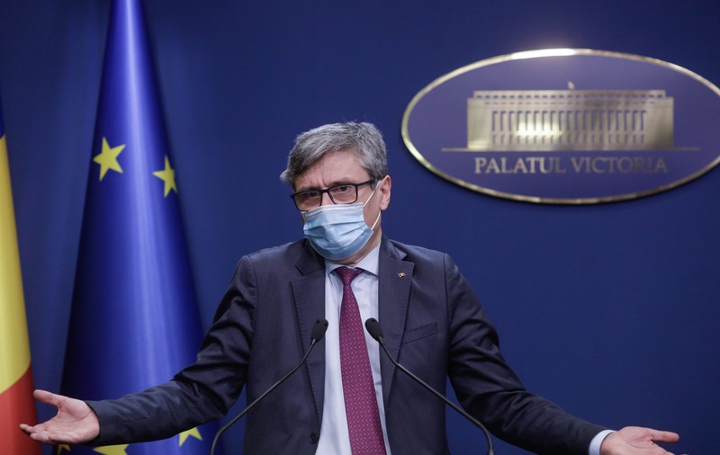 Aflat la Bruxelles, ministrul Virgil Popescu nu merge la „Ora Guvernului” în Parlament. „Nu dau bir cu fugiții”