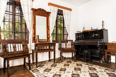 Interiorul casei memoriale Mihai Eminescu - sat Ipotești