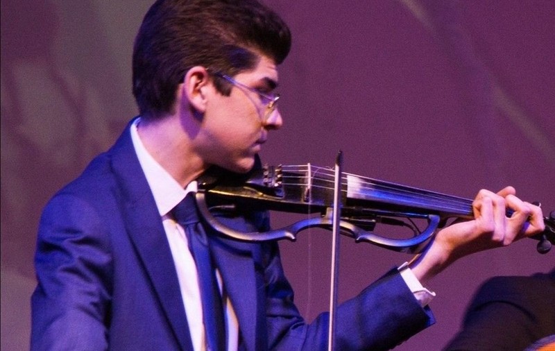 Viaţa lui Seby de la Galaţi s-a schimbat, după ce a cântat la o vioară de 200 de ani la „Românii au talent”