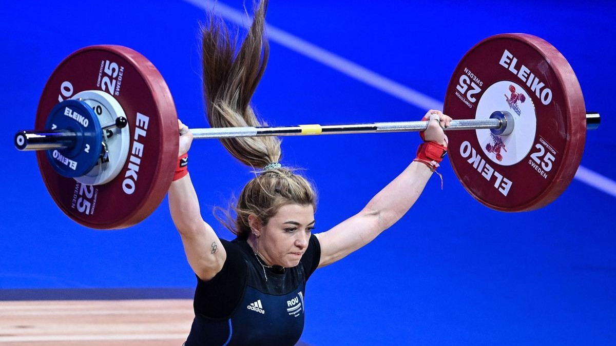 Mihaela Cambei concurează în cadrul competiției feminine de 49 kg la Campionatele Europene de Haltere de la Moscova, Rusia, aprilie 2021