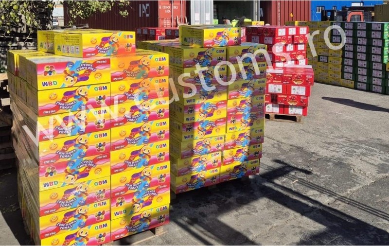 Peste patru tone de dulciuri, haine şi jucării, aduse din China, au fost confiscate în Portul Constanța