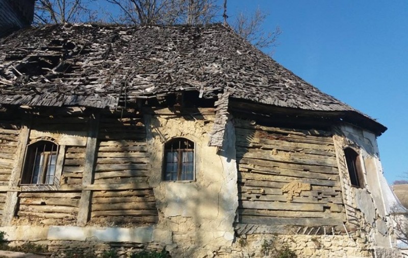 Biserică veche de peste 200 de ani, în pericol de prăbușire. Autoritățile din Maramureș fac chetă publică