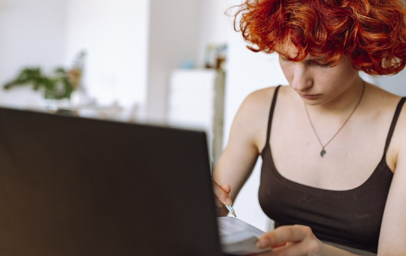 Ce sunt „veganii AI”: „Inteligența artificială fură constant, fără consimțământ, din absolut orice”