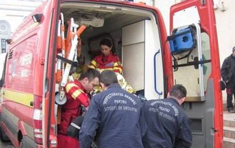 Tragedie la Iași! Un TIR a intrat într-un autobuz de călători